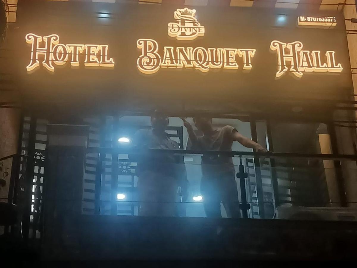 Divine Hotel & Banquet Hall Bhopál Kültér fotó