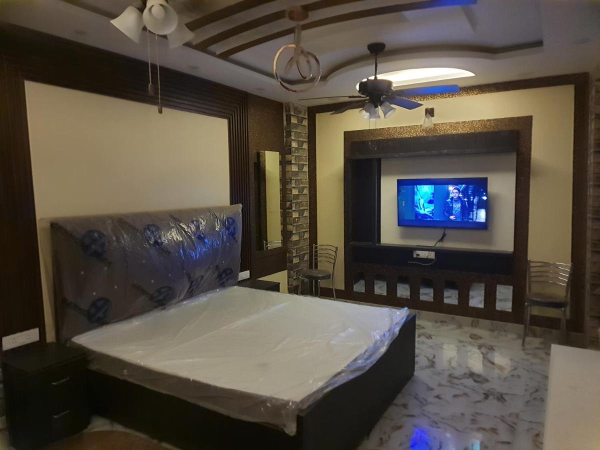 Divine Hotel & Banquet Hall Bhopál Kültér fotó